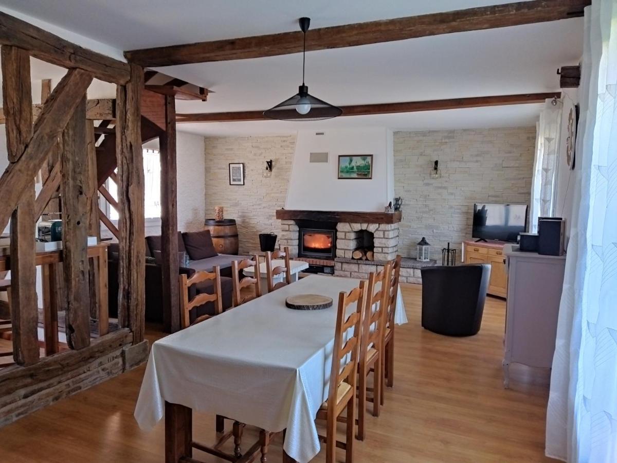 Les Fortelles Chatillon-sur-Broue Exteriör bild