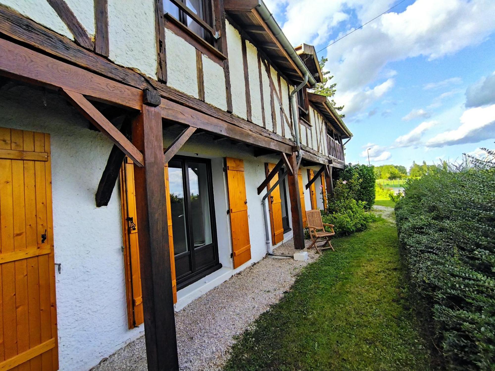 Les Fortelles Chatillon-sur-Broue Exteriör bild