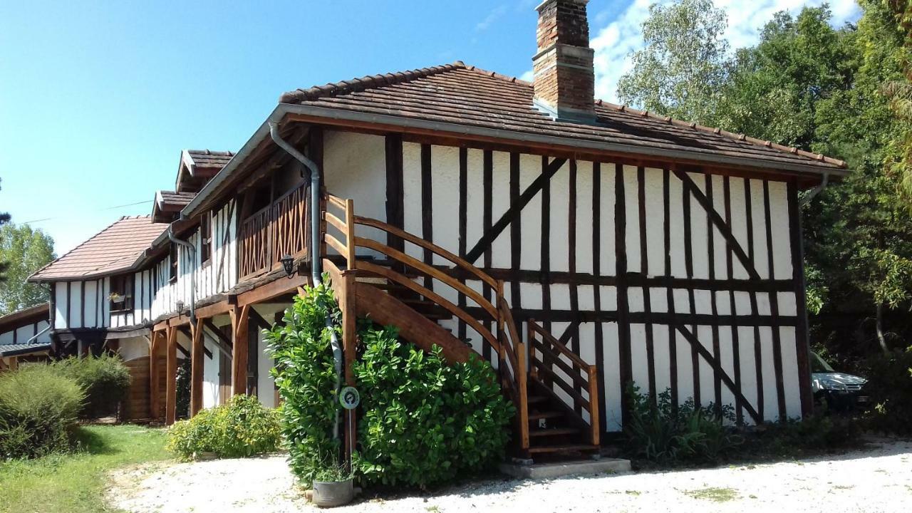 Les Fortelles Chatillon-sur-Broue Exteriör bild